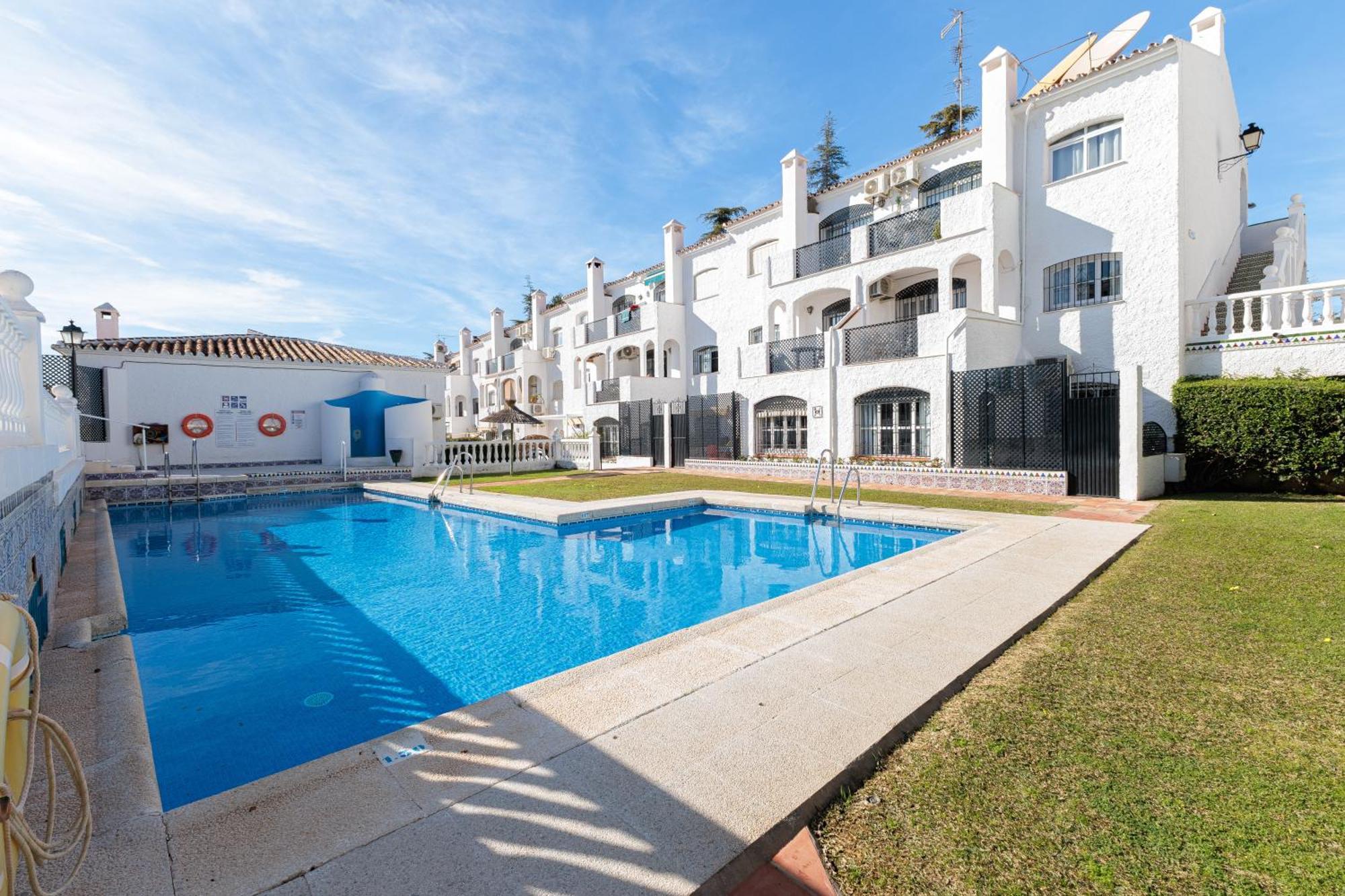 Cosy Apartment In Verano Azul Nerja Luaran gambar
