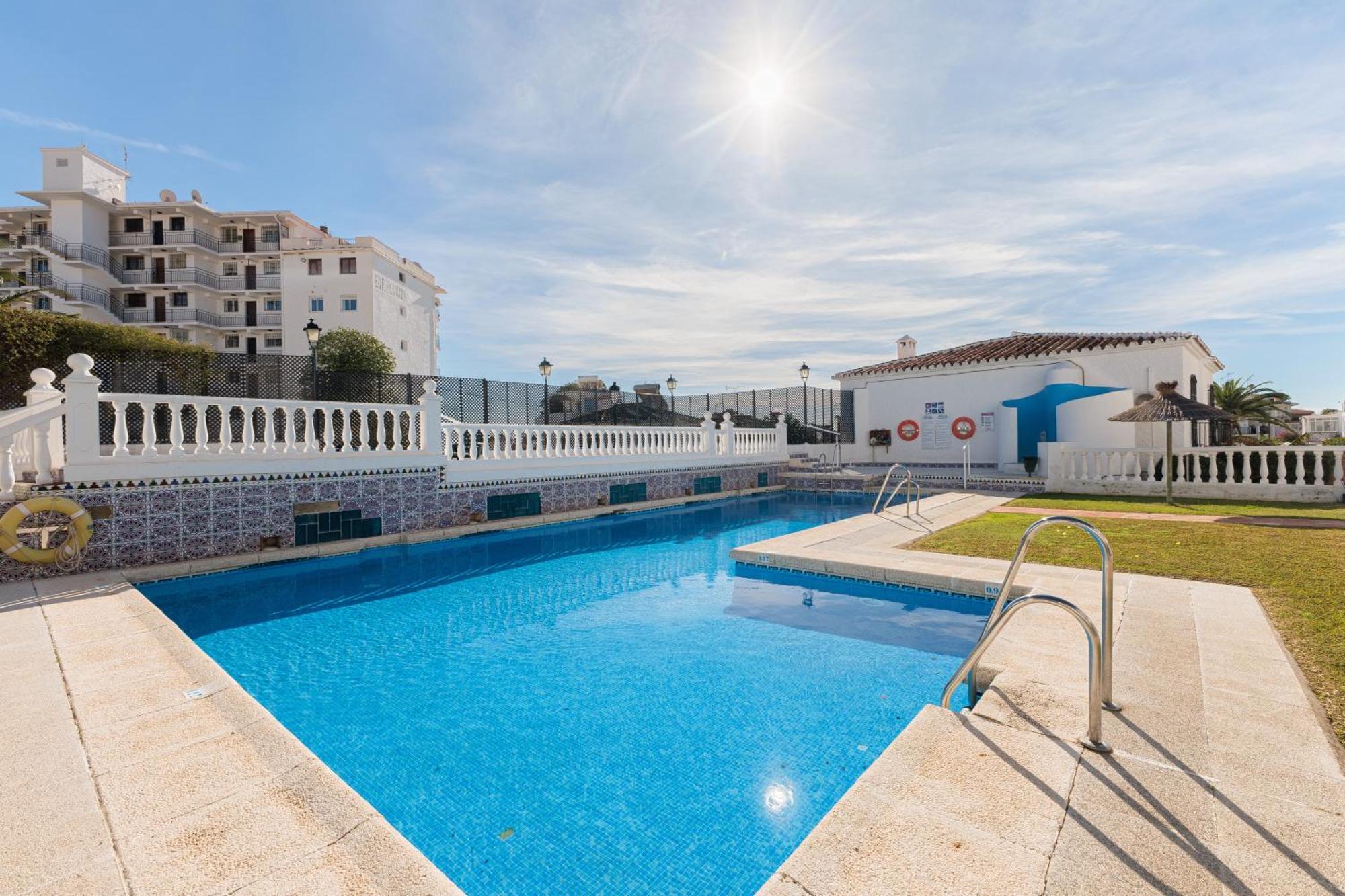 Cosy Apartment In Verano Azul Nerja Luaran gambar
